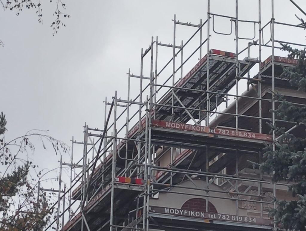 rusztowania elewacyjne do prac remontowych – Modyfikon Wrocław